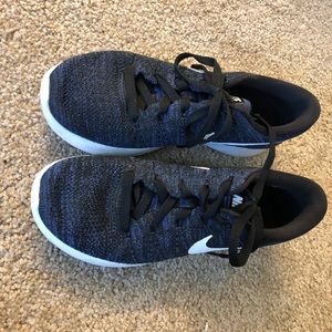 Navy Nike Flyknit
